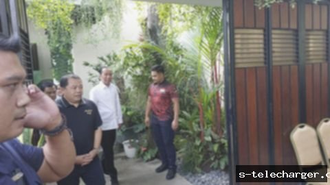 Kejutan Ultah Jokowi ke-64: Warga Tumpengan Meriah di Depan Rumah!