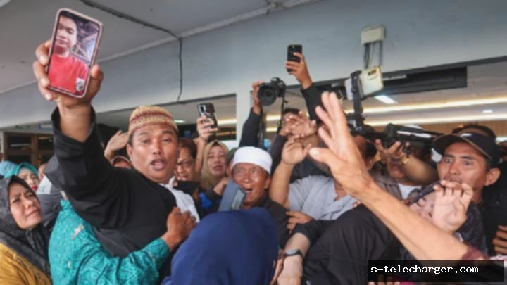 KMP Tunu Pratama Jaya Tenggelam di Selat Bali, 32 Orang Belum Ditemukan