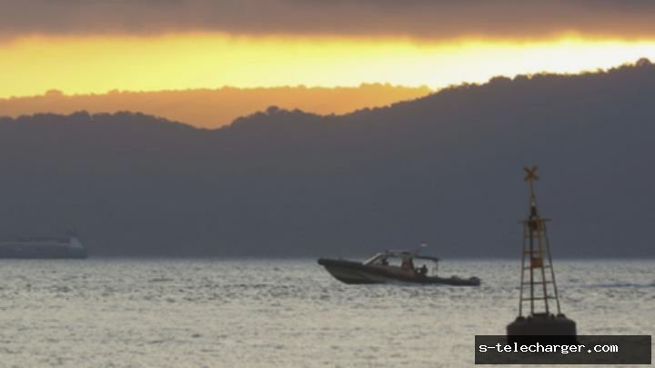 Polri Bantu Evakuasi KM Tunu Pratama Jaya yang Karam di Selat Bali